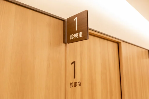 院内の診察室入口